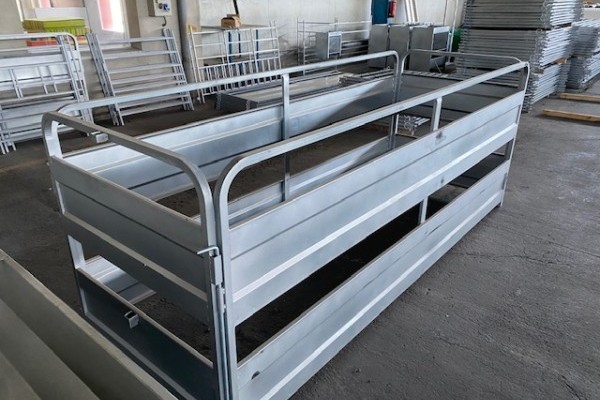 Comedero rectangular, 3 x 1 m.