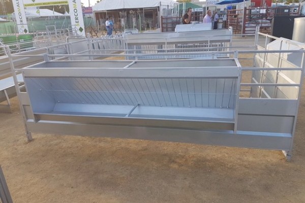 Comedero-pesebre de pared